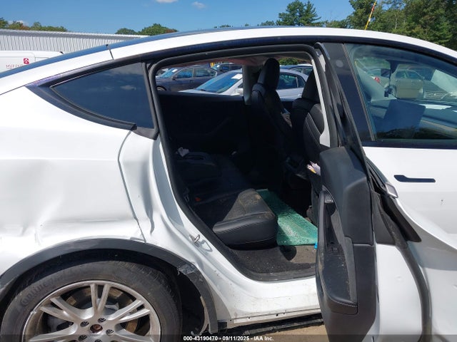2023 TESLA MODEL Y 7SAYGDEE8PA126452 Photo 7