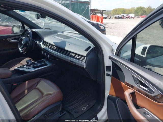 2019 AUDI Q7 WA1AHBF70KD028593 Photo 4