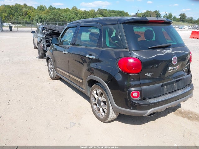 2014 FIAT 500L ZFBCFADH8EZ014140 Photo 2