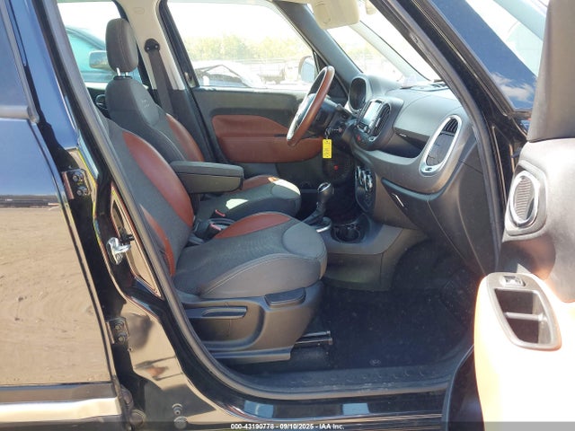 2014 FIAT 500L ZFBCFADH8EZ014140 Photo 4