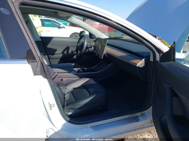 2019 TESLA MODEL 3 5YJ3E1EA5KF484905 Photo 4