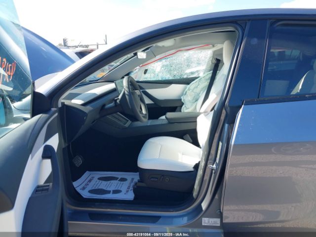 2026 TESLA MODEL Y 7SAYGDED0TA428934 Photo 4