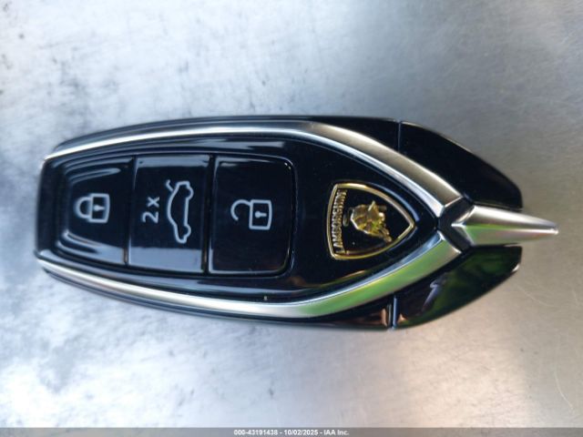 2024 LAMBORGHINI URUS ZPBUB3ZL9RLA33027 Photo 10