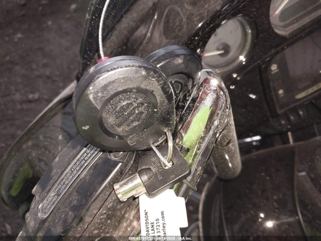 1HD1KRM18GB685027 Harley-Davidson Street Glide Special