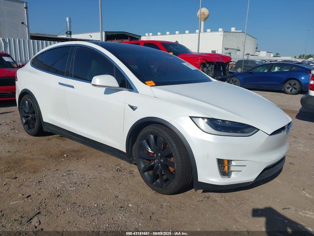 2018 TESLA MODEL X 5YJXCBE41JF081168 Photo 0