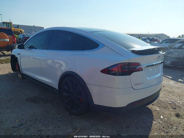 2018 TESLA MODEL X 5YJXCBE41JF081168 Photo 2