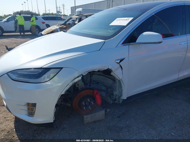 2018 TESLA MODEL X 5YJXCBE41JF081168 Photo 5