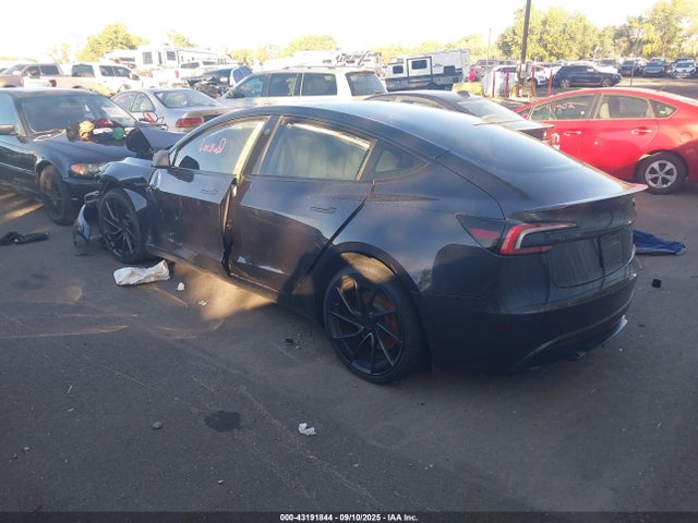 2025 TESLA MODEL 3 5YJ3E1ET6SF008180 Photo 2