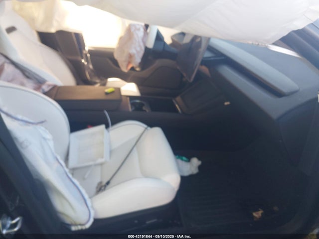 2025 TESLA MODEL 3 5YJ3E1ET6SF008180 Photo 4