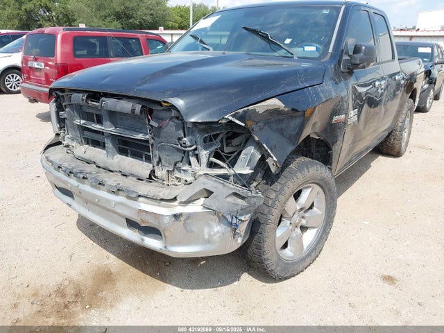 43192089 :رقم المزاد ، 1C6RR7GT2JS118098 vin ، 2018 Ram 1500 Big Horn Quad Cab 4x4 6'4 Box مزاد بيع