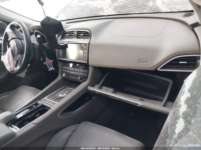 2018 JAGUAR F-PACE SADCL2FX7JA279774 Photo 4