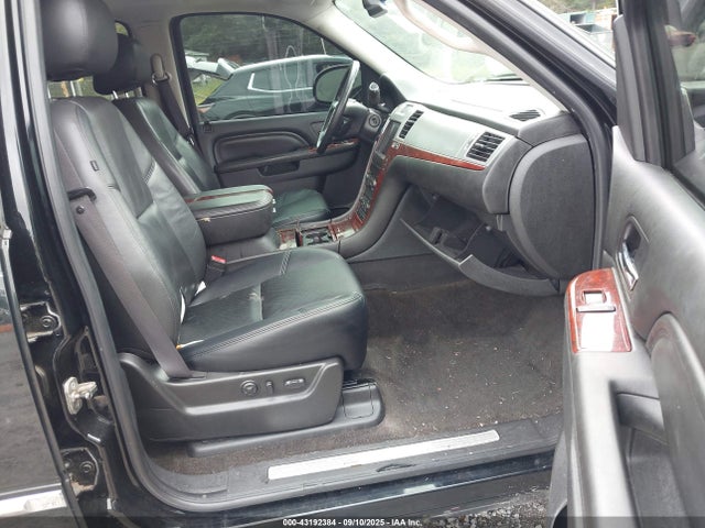 2011 CADILLAC ESCALADE 1GYS4AEF9BR304677 Photo 4