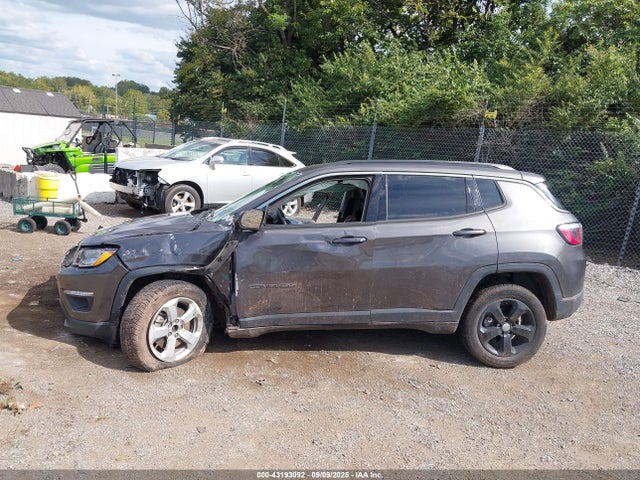 Jeep 2020 2020 3C4NJDBB0LT132109 Image 14