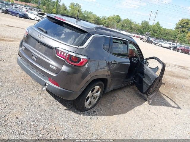 Jeep 2020 2020 3C4NJDBB0LT132109 Image 4