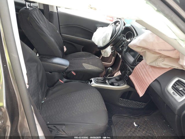 Jeep 2020 2020 3C4NJDBB0LT132109 Image 5