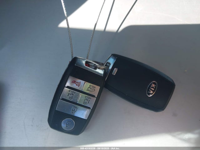 KNDMB5C11H6339419 KIA 2017