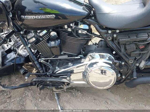 2019 HARLEY-DAVIDSON FLTRX 1HD1KHC1XKB632155 Photo 8