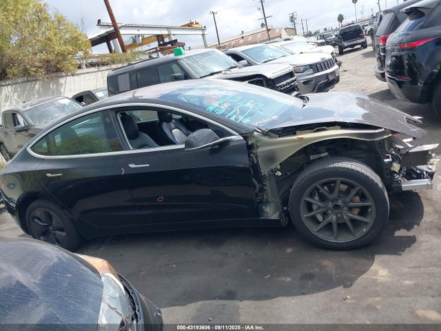 Tesla MODEL 3 2019 5YJ3E1EA2KF306028 Image 12