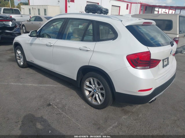 BMW X1 2015 WBAVL1C57FVY29666 Image 3