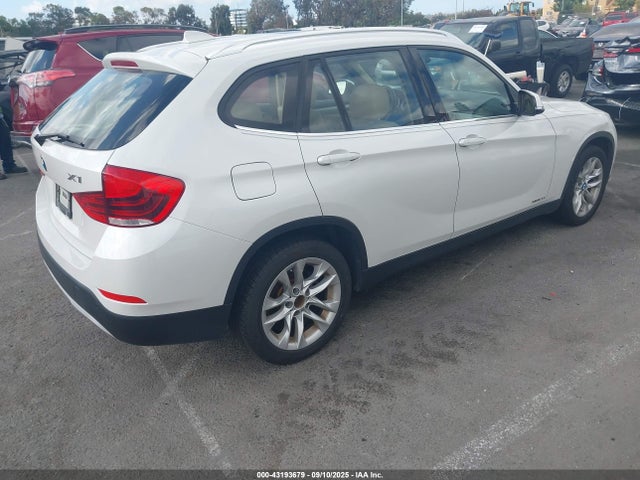 BMW X1 2015 WBAVL1C57FVY29666 Image 4