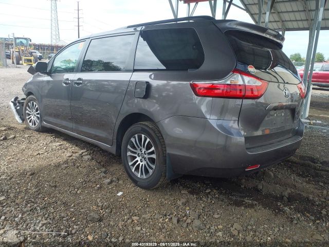 2018 TOYOTA SIENNA 5TDYZ3DC2JS923948 Photo 2