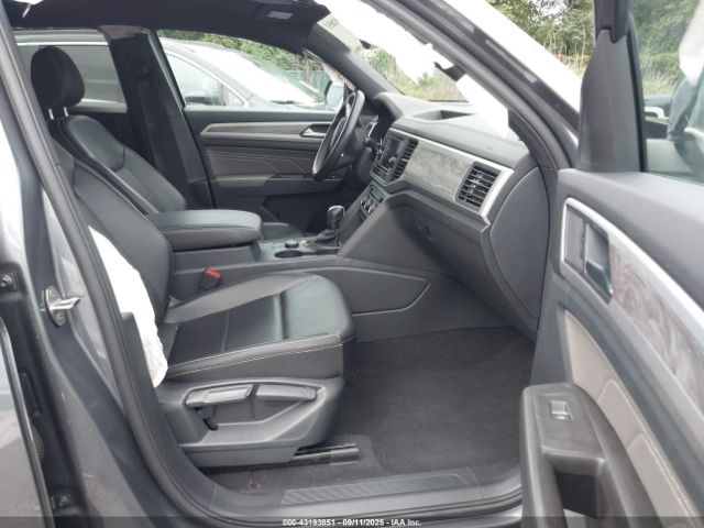 2022 VOLKSWAGEN ATLAS CROSS SPORT 1V2LC2CA8NC218499 Photo 4