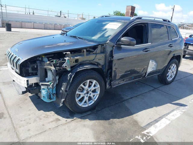 1C4PJLCB0FW642878 Jeep Cherokee