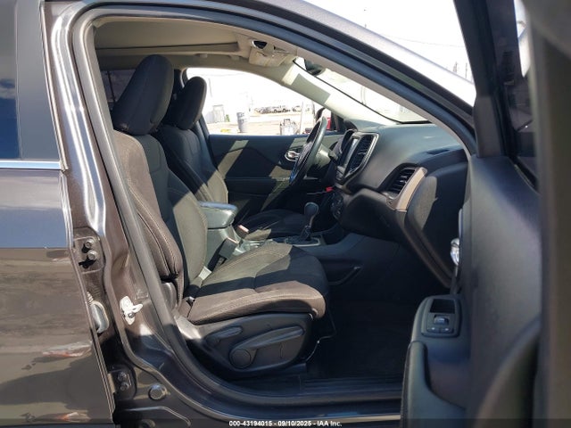 1C4PJLCB0FW642878 Jeep Cherokee
