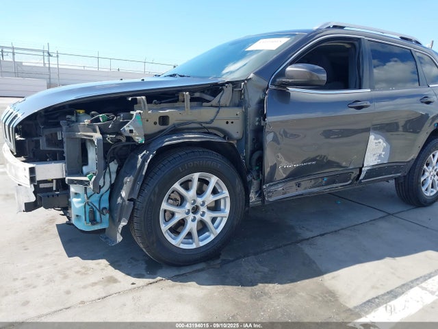 1C4PJLCB0FW642878 Jeep Cherokee