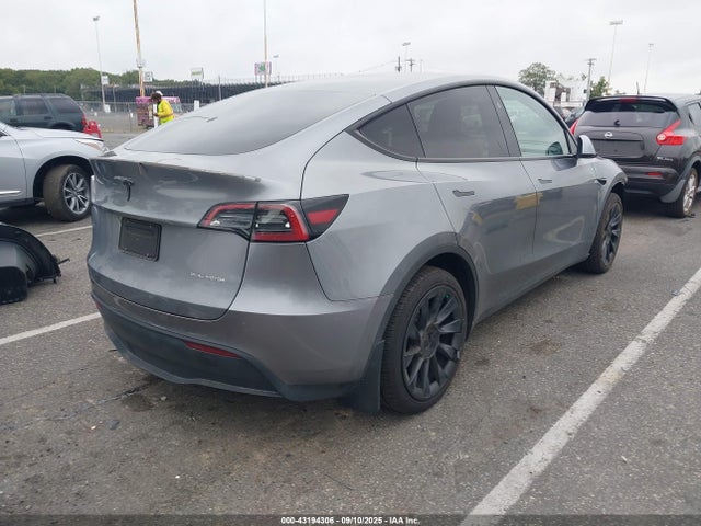 2024 TESLA MODEL Y 7SAYGAEE1RF109836 Photo 3