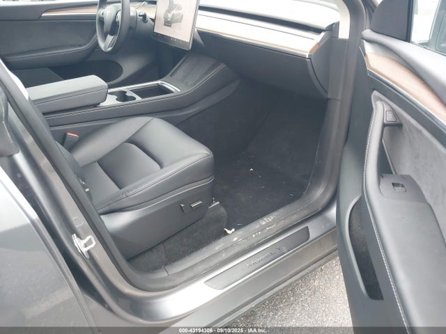 2024 TESLA MODEL Y 7SAYGAEE1RF109836 Photo 4