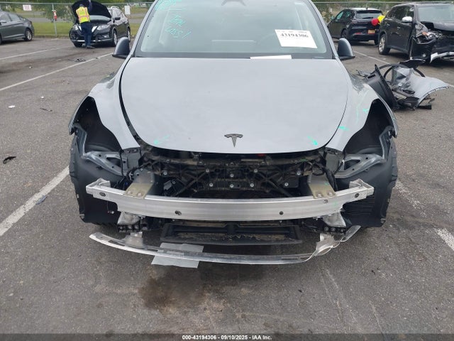 2024 TESLA MODEL Y 7SAYGAEE1RF109836 Photo 5