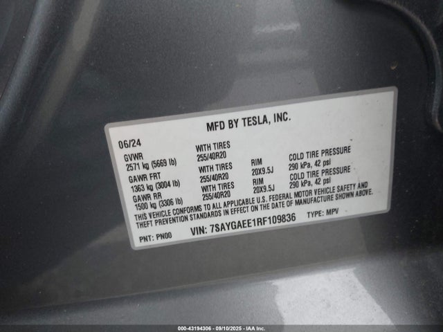 2024 TESLA MODEL Y 7SAYGAEE1RF109836 Photo 8