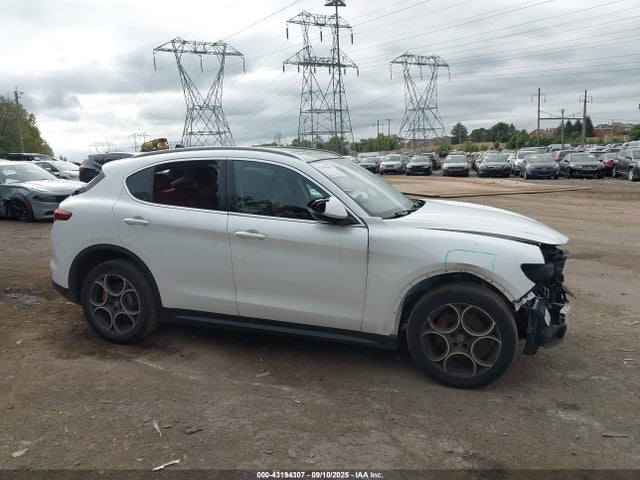 ZASFAKBN1J7B82755 Alfa Romeo Stelvio