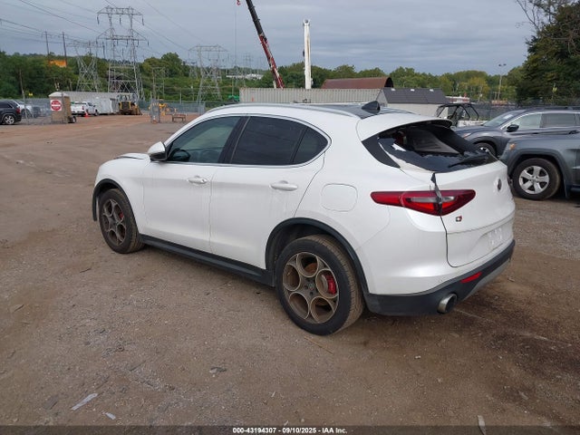 ZASFAKBN1J7B82755 Alfa Romeo Stelvio
