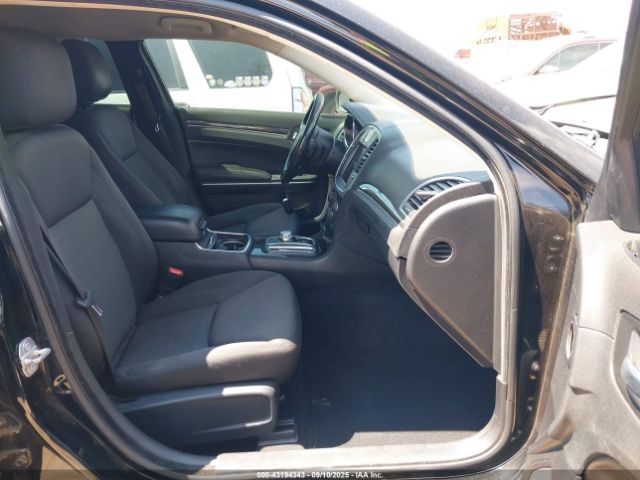 2019 CHRYSLER 300 2C3CCAAG8KH667164 Photo 4