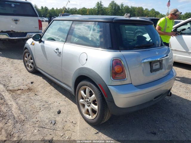 2007 MINI COOPER WMWMF33527TL67187 Photo 2