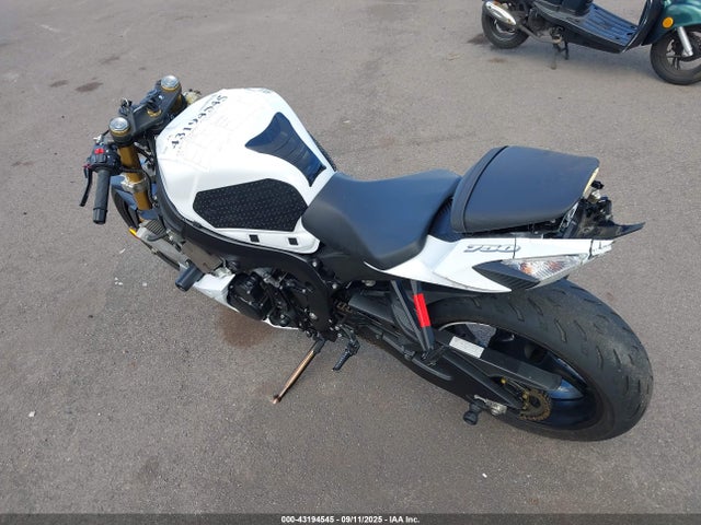 JS1GR7MA7M7100040 Suzuki GSX-R750