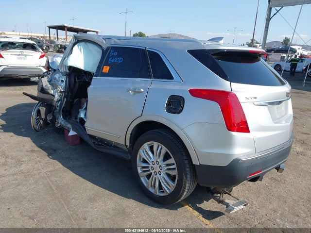 2019 CADILLAC XT5 1GYKNERS9KZ238871 Photo 2