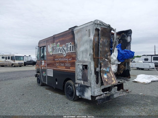 43194685 :رقم المزاد ، 4UZAANCP04CL85678 vin ، 2004 Freightliner Chassis M Line Walk-in Van مزاد بيع