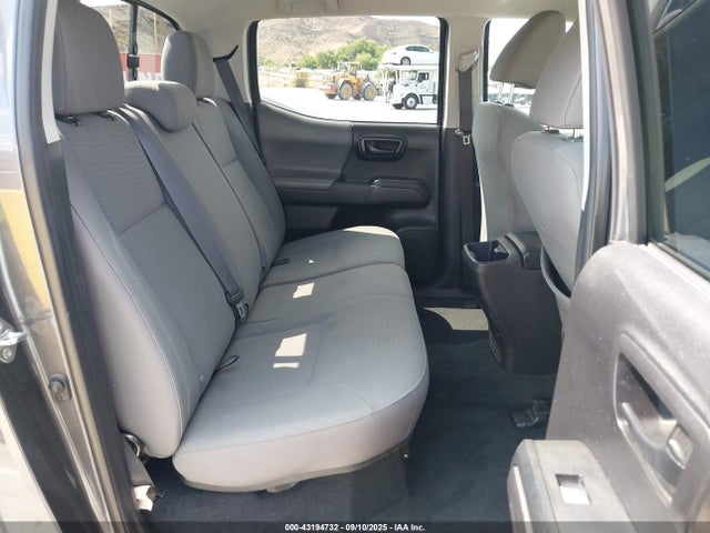 5TFAX5GN0KX137139 Toyota 2tr-fe