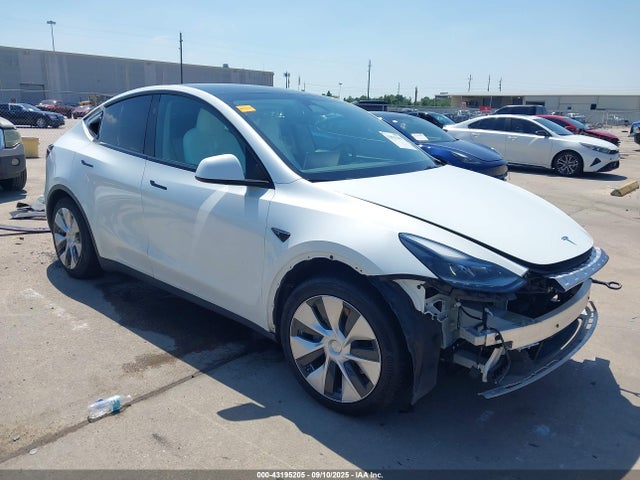 2023 TESLA MODEL Y 7SAYGDEE8PF887131 Photo 0