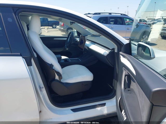 2023 TESLA MODEL Y 7SAYGDEE8PF887131 Photo 4