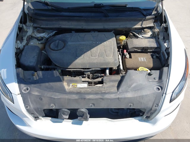 1C4PJLCS3FW584779 Jeep Cherokee