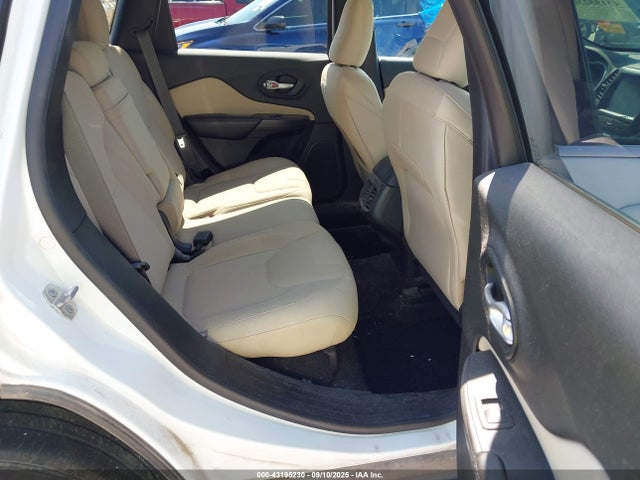 1C4PJLCS3FW584779 Jeep Cherokee
