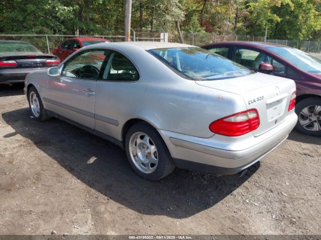 1999 MERCEDES-BENZ CLK 320 WDBLJ65G8XF104440 Photo 2
