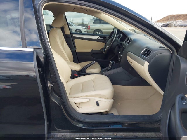 3VWD17AJ2EM327967 Volkswagen 2014