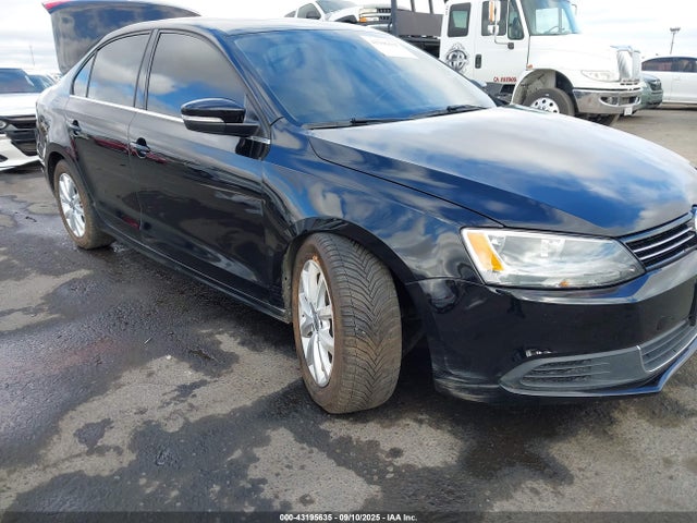3VWD17AJ2EM327967 Volkswagen 2014