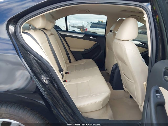 3VWD17AJ2EM327967 Volkswagen 2014