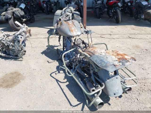 2011 HARLEY-DAVIDSON FLHTCU 1HD1FC411BB642076 Photo 2